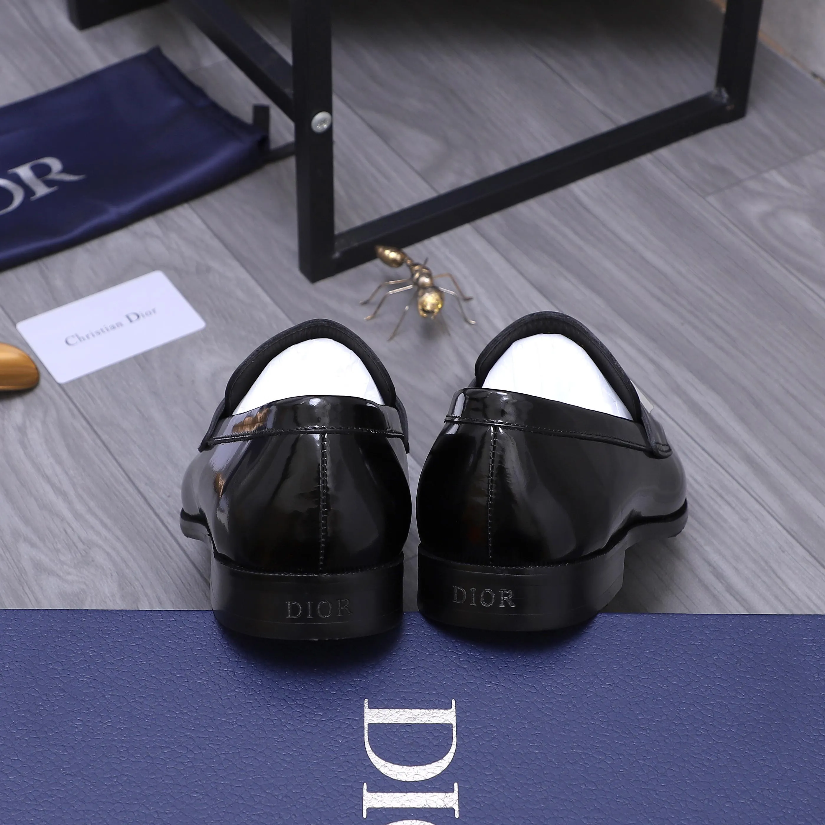 Men's shoes 💰580 Product trademark: Dior "Dior" formal business leather shoes Regular size: 39-45 (45 is custom-made and non-returnable) Product materials: Selected pearlescent cowhide upper, cowhide lining, original outsole